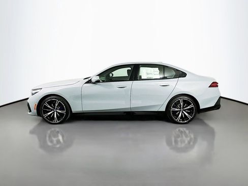 Used 2025 BMW 530i w/ M Sport Package image 8