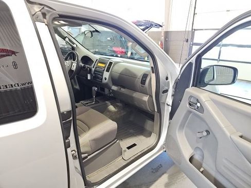 Used 2015 Nissan Frontier S image 17