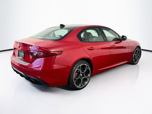 Used 2022 Alfa Romeo Giulia Veloce AWD/4WD image 9
