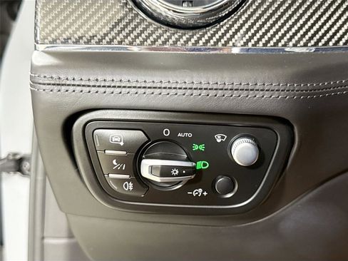 Used 2022 Bentley Bentayga image 25