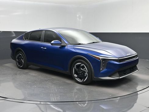 Certified 2025 Kia K4 EX FWD image 1