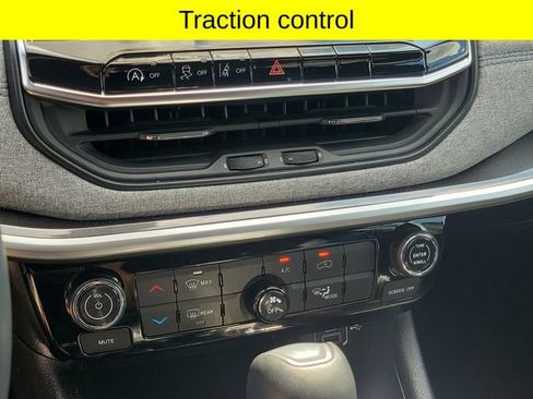 Used 2023 Jeep Compass Latitude AWD/4WD image 17