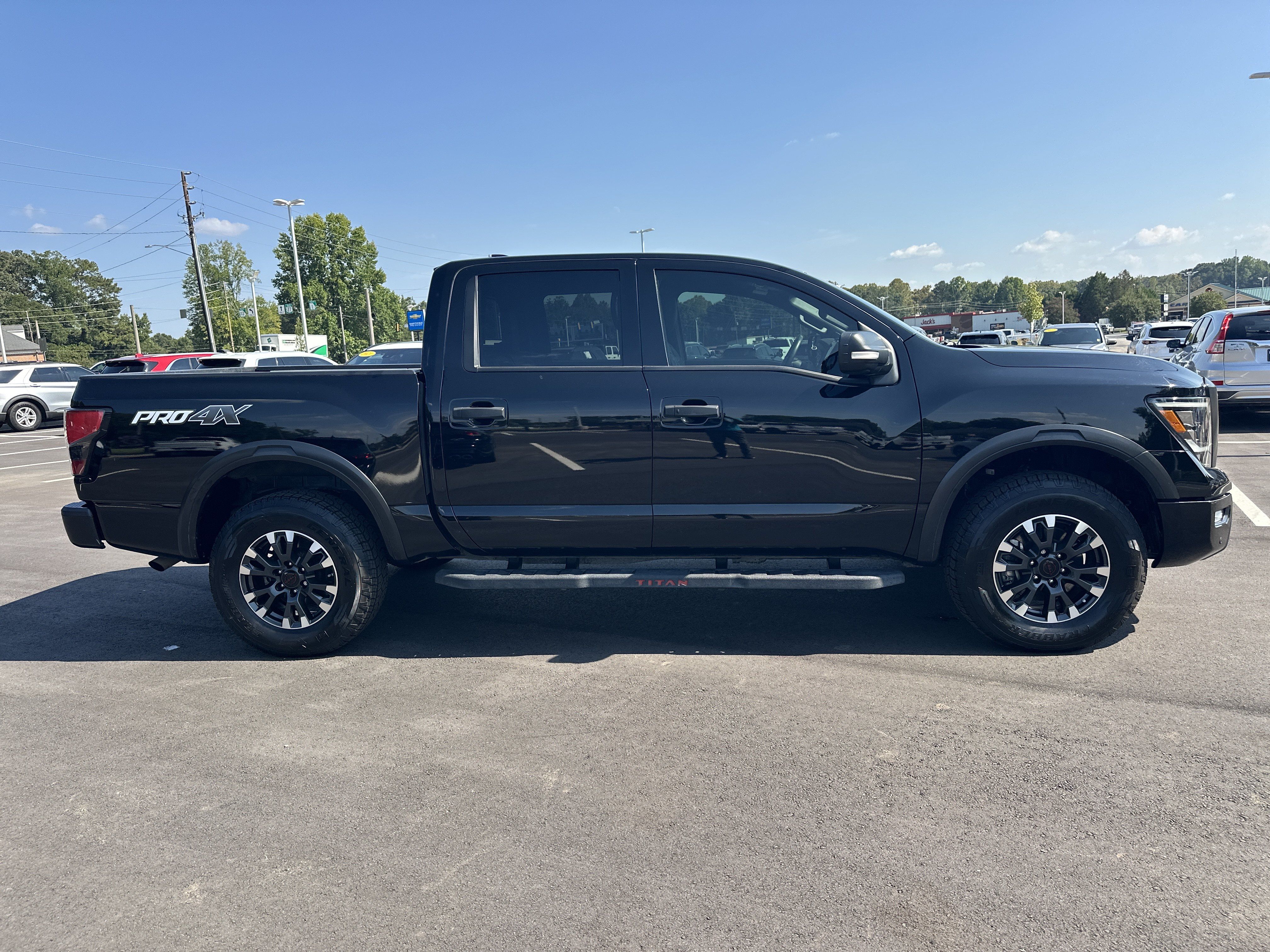 Used 2024 Nissan Titan PRO-4X w/ Pro-4x Convenience Package AWD/4WD image 9