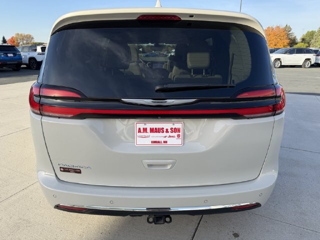 Used 2021 Chrysler Pacifica Touring-L w/ Uconnect Theater Family Group FWD image 8
