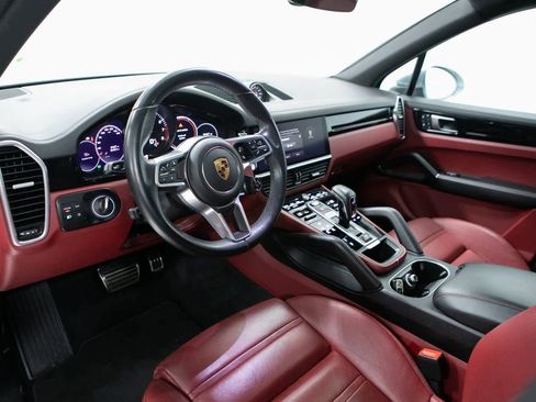Certified 2022 Porsche Cayenne S image 4