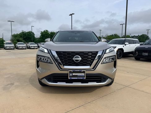 Used 2023 Nissan Rogue Platinum FWD image 2