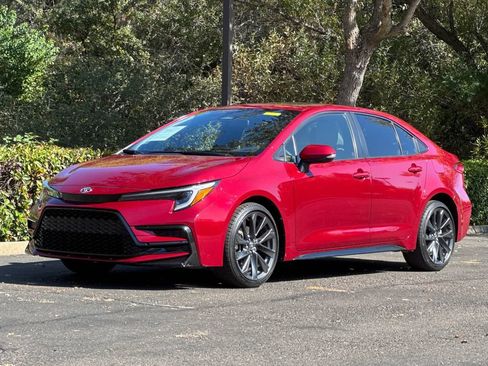Used 2023 Toyota Corolla SE w/ SE Premium Package FWD image 9