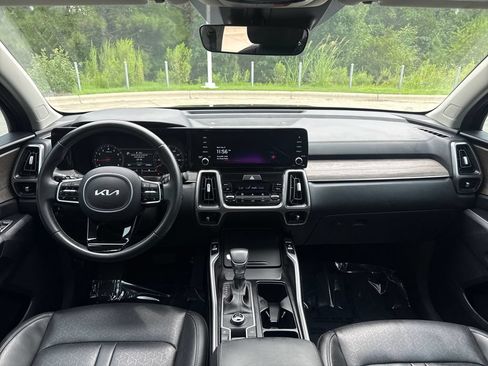 Used 2023 Kia Sorento EX w/ Panoramic Sunroof Package FWD image 16
