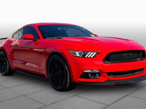 Used 2015 Ford Mustang GT RWD image 3