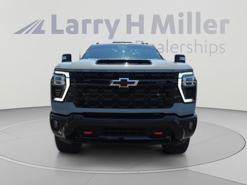 Used 2024 Chevrolet Silverado 2500 ZR2 w/ Technology Package AWD/4WD image 8