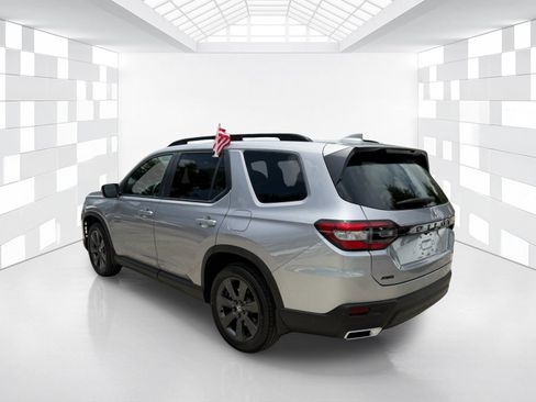 Used 2025 Honda Pilot Sport image 5