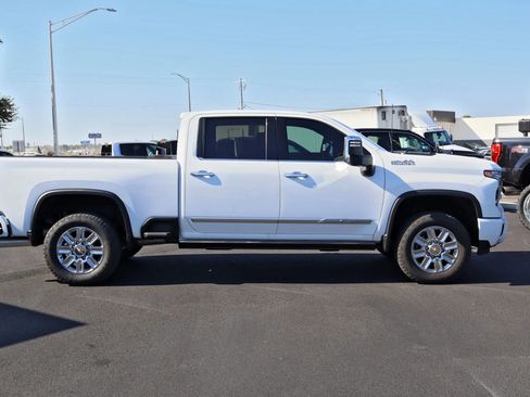 Used 2024 Chevrolet Silverado 2500 High Country w/ High Country Premium Package AWD/4WD image 8
