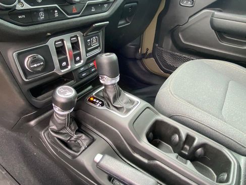 Used 2025 Jeep Wrangler Sport AWD/4WD image 22
