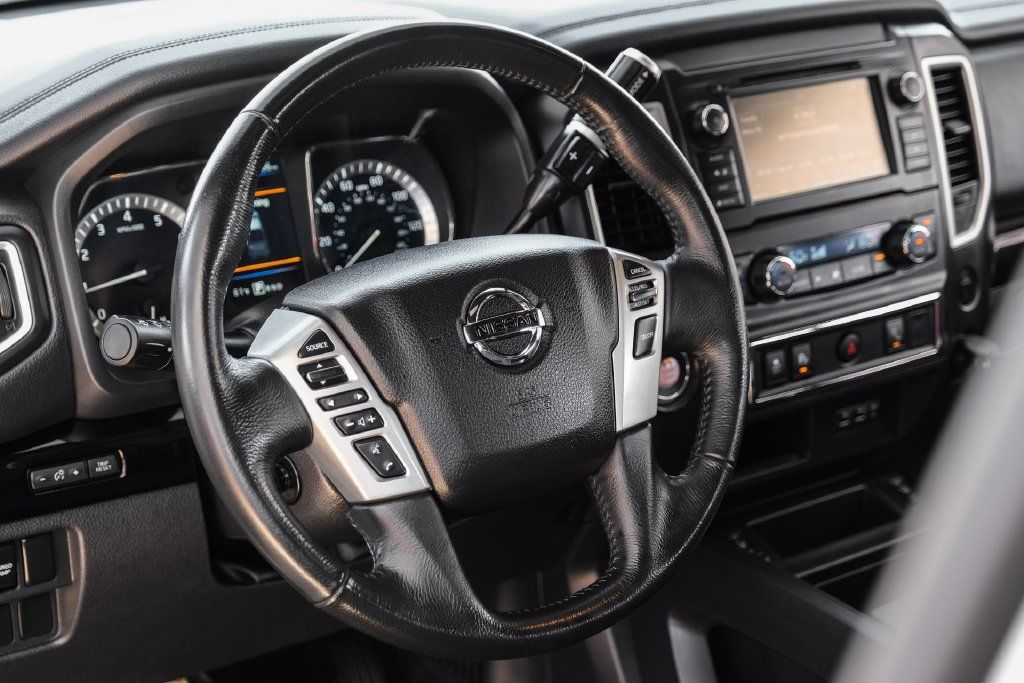 Used 2019 Nissan Titan SL w/ Midnight Edition RWD image 12
