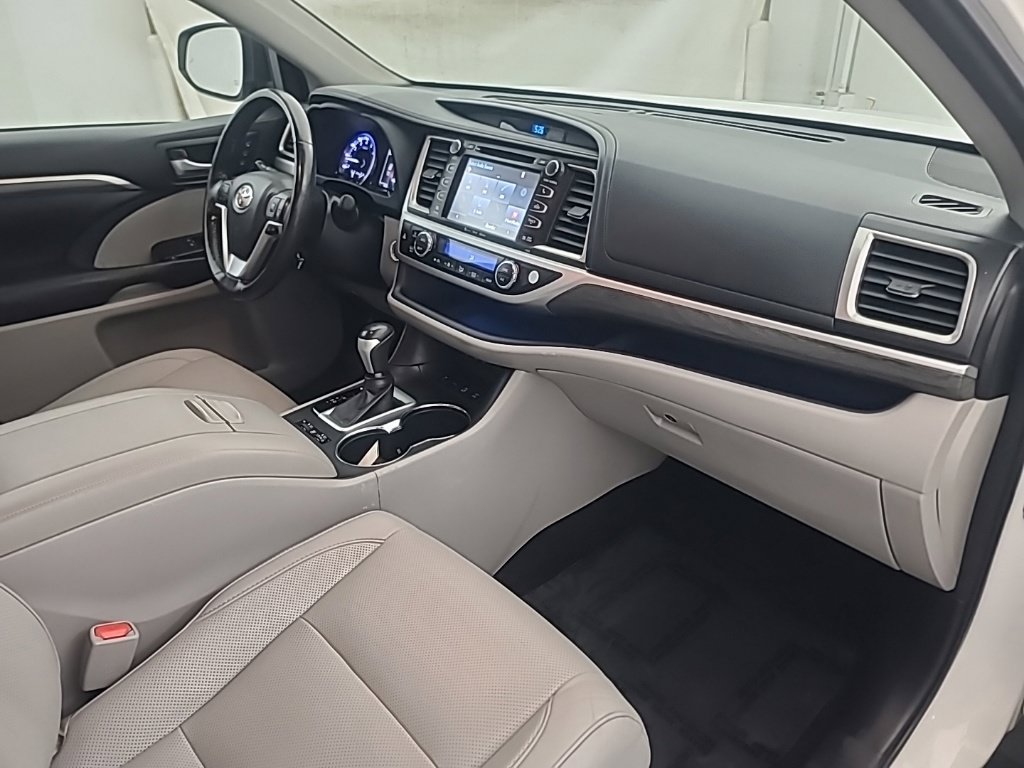 Used 2018 Toyota Highlander Limited Platinum AWD/4WD image 14