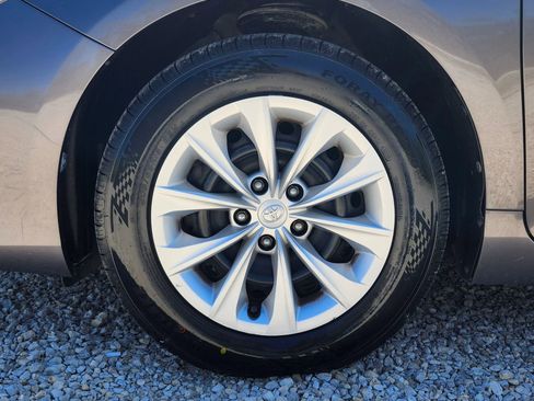 Used 2015 Toyota Camry LE image 9