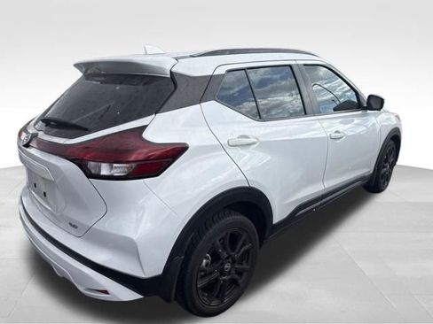 Used 2021 Nissan Kicks SR image 2