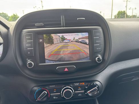 Used 2025 Kia Soul LX w/ LX Technology Package FWD image 23