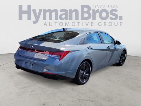 Used 2022 Hyundai Elantra Blue image 3