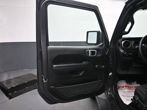 Used 2021 Jeep Wrangler Unlimited Sport AWD/4WD image 16