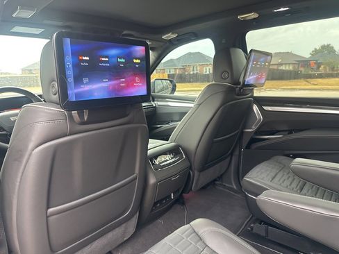 Used 2025 Cadillac Escalade ESV V w/ LPO, ONYX Package image 42