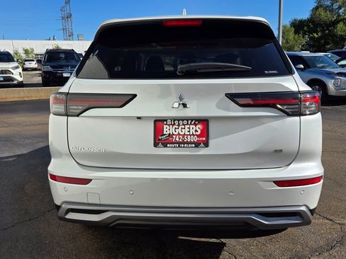 New 2025 Mitsubishi Outlander SE image 12