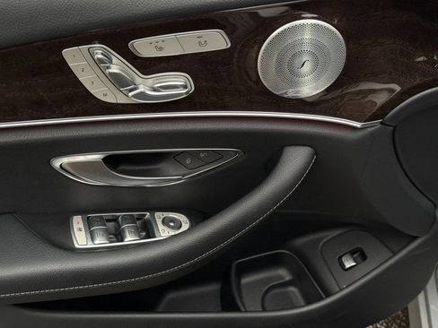Used 2018 Mercedes-Benz E 300 4MATIC image 11