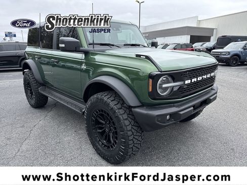 New 2025 Ford Bronco Outer Banks w/ Sasquatch Package AWD/4WD image 1