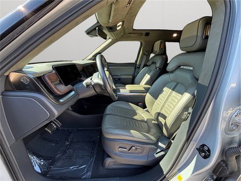 Used 2022 Rivian R1T Adventure image 2