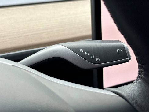 Used 2023 Tesla Model Y Long Range image 21