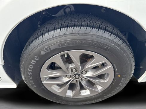 Used 2023 Toyota Sienna LE FWD image 36