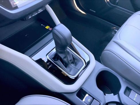 Used 2025 Subaru Forester Limited image 17