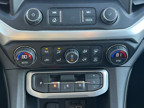 Used 2023 GMC Acadia SLT image 35