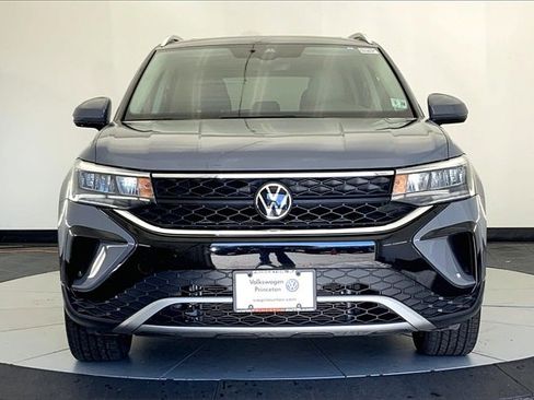 Certified 2023 Volkswagen Taos SE w/ Panoramic Sunroof Package image 3