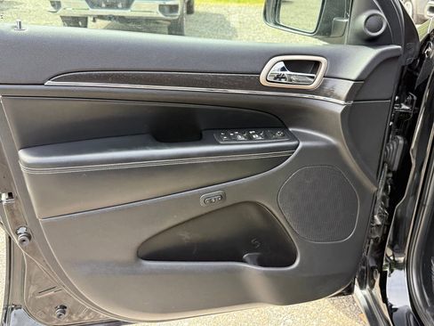 Used 2017 Jeep Grand Cherokee Limited RWD image 14