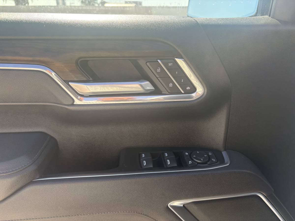 Used 2025 GMC Sierra 1500 SLT AWD/4WD image 24