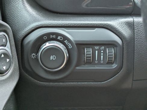 Used 2022 Jeep Wrangler Unlimited Rubicon AWD/4WD image 25