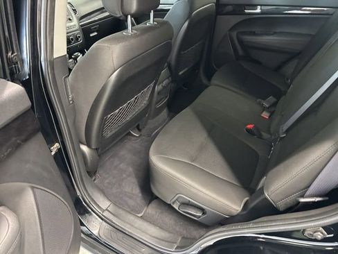 Used 2015 Kia Sorento LX image 18