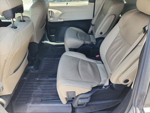 Certified 2023 Toyota Sienna Limited AWD/4WD image 17