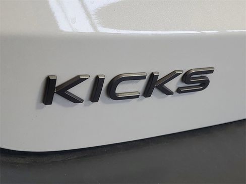 Used 2025 Nissan Kicks SV image 7