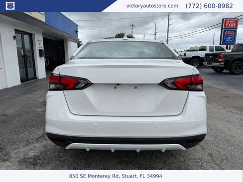 Used 2020 Nissan Versa SV FWD image 4
