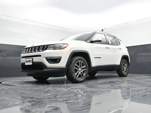 Used 2018 Jeep Compass Latitude w/ Cold Weather Group AWD/4WD image 51