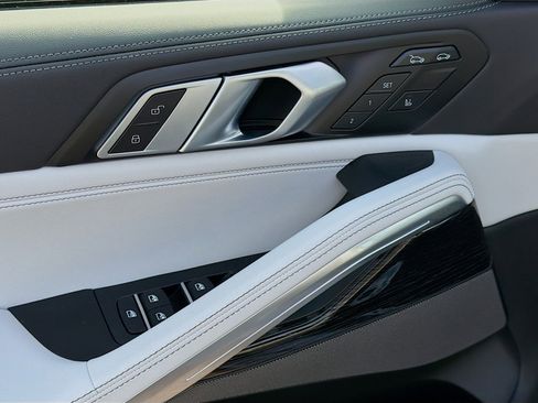 Used 2025 BMW X6 M60i image 23