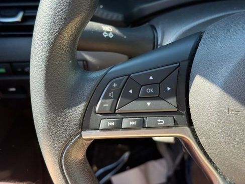 Used 2025 Nissan Sentra SV FWD image 19