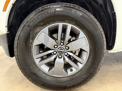 Used 2025 Nissan Frontier SV RWD image 16