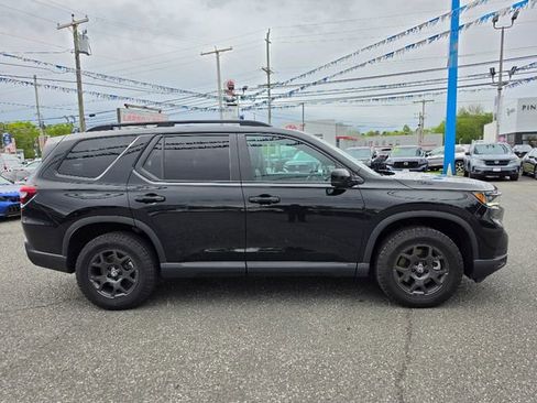 Certified 2025 Honda Pilot TrailSport image 6