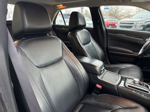 Used 2017 Chrysler 300 Limited image 19