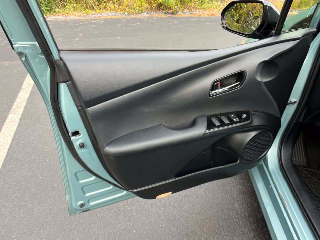 Used 2019 Toyota Prius XLE AWD/4WD image 11
