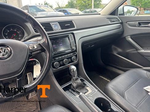 Used 2017 Volkswagen Passat 1.8T R-Line FWD image 16