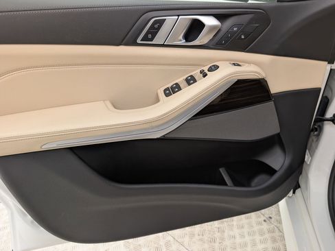 Used 2021 BMW X5 xDrive40i w/ M Sport Package image 14